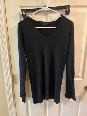BCBGMaxAzria Black V-Neck Long Sleeve Knit Top